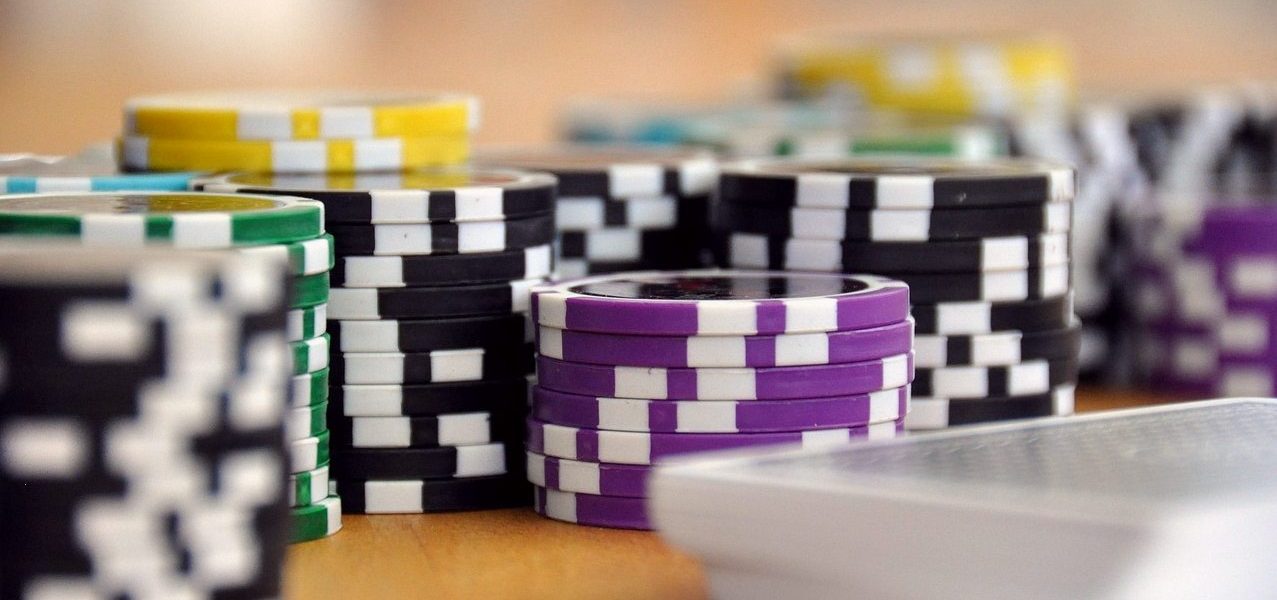 揭秘棋牌对弈心理:ag电子俱乐部带您洞察牛牛与百家乐的博弈智慧